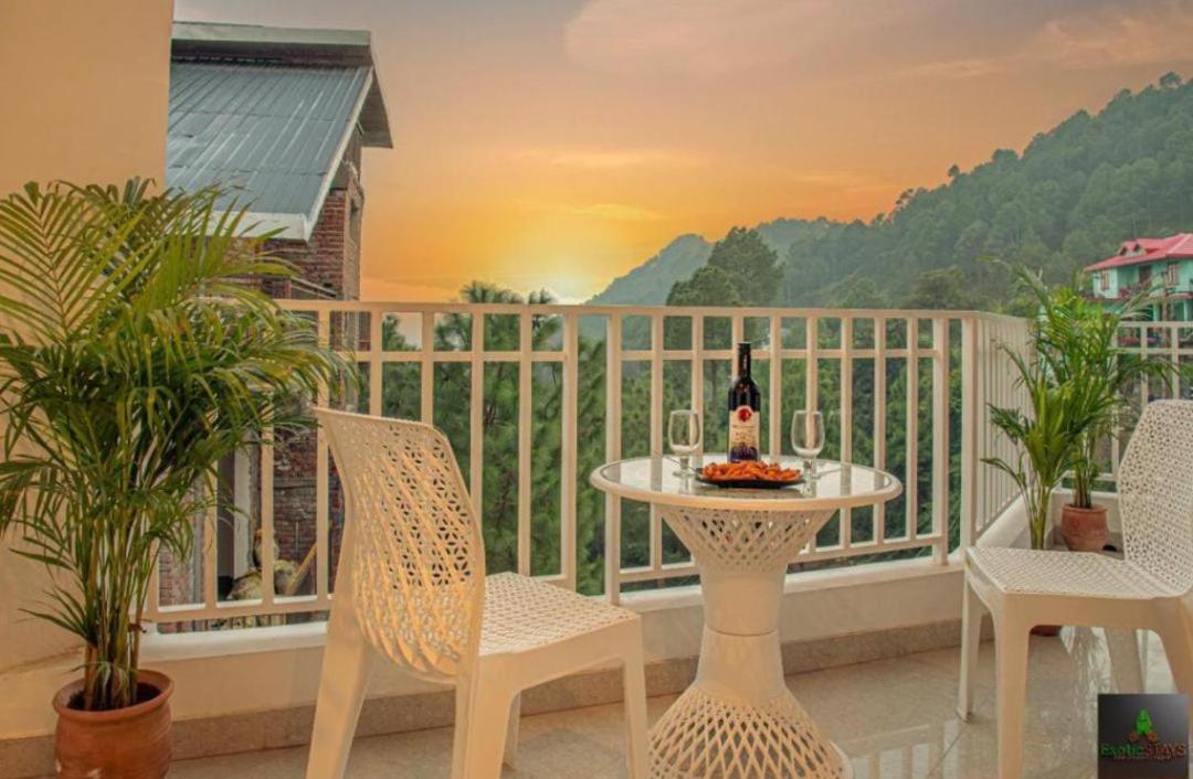 The Hillside Inn Kasauli By Exotic Stays Exteriér fotografie